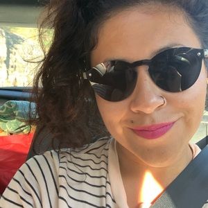 Meet your Posher, Valeria